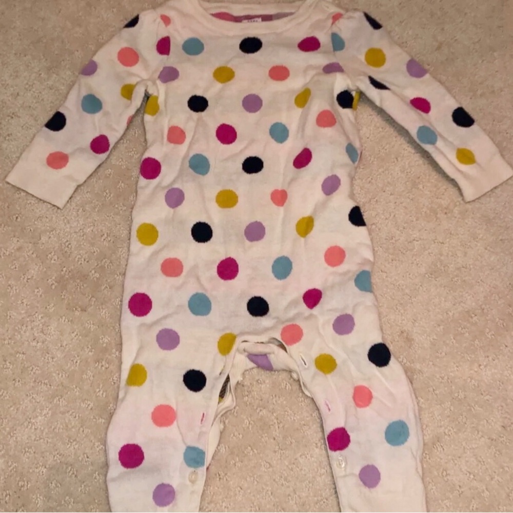 Gap 6-12 month sweater jumpsuit. Ruffle sleeves and very cute!￼